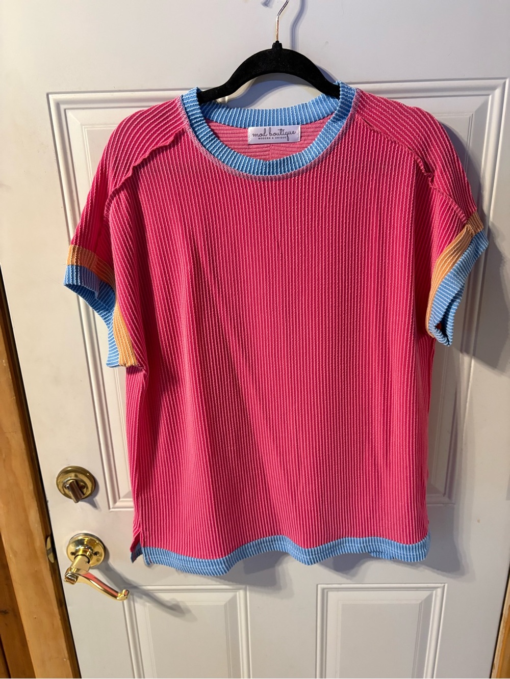 mod boutique Pink Short-Sleeve Ribbed Tee with Blue & Yellow Trim Size Large
